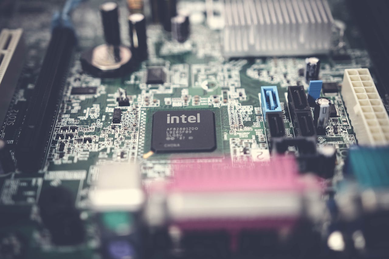 intel-is-laying-off-over-15000-employees